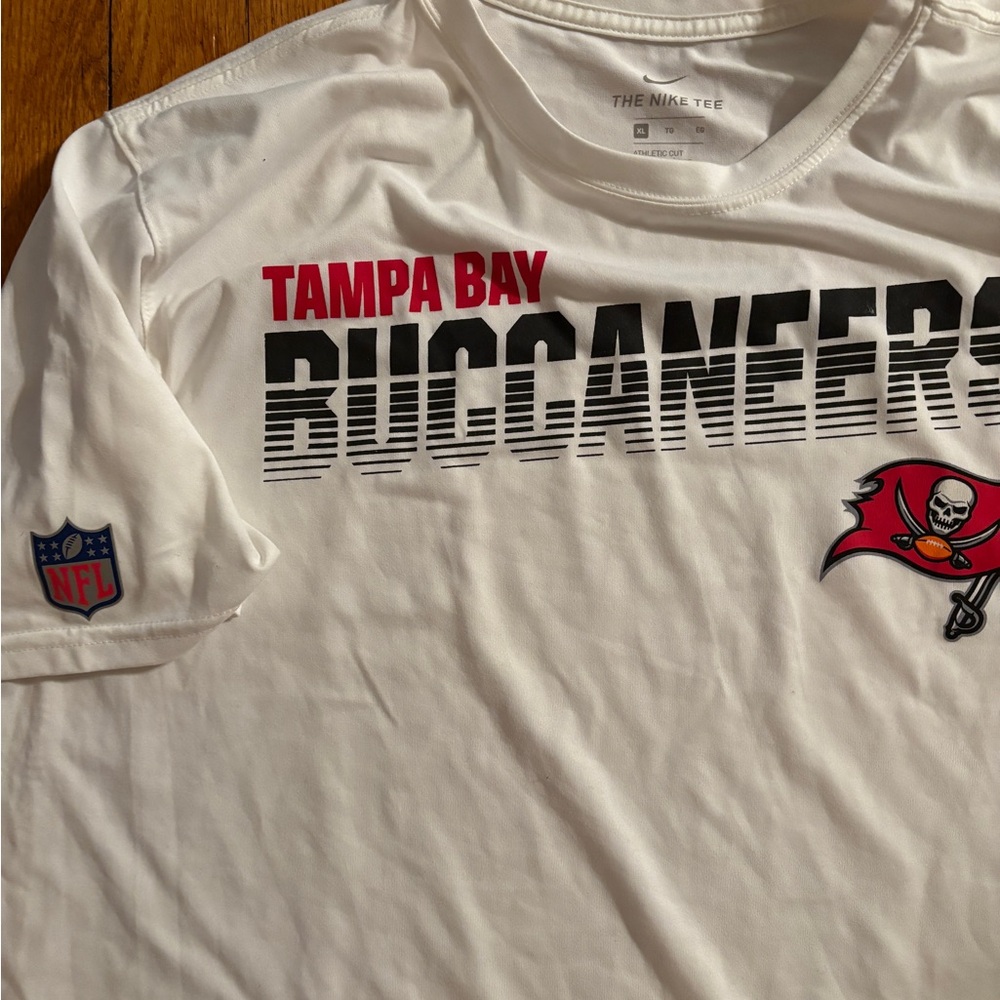 Tampa Bay Buccaneers -NIKE drifit men’s T shirt - size XL
